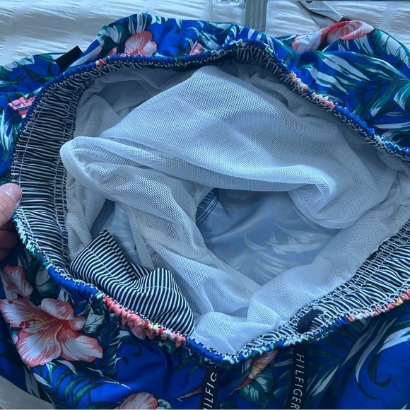 Men's Tommy Hilfiger Hawaiian Print Blue Floral Swim Trunks Size Small - Picture 3 of 7